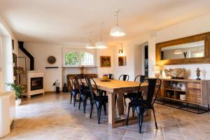 Slow Villa Barbara - Wine Estate with Private Pool, Air Conditioning and Panoramic Views on Castle and Vineyards