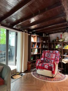 Heart of Quarter Antique Balcony Rice Market