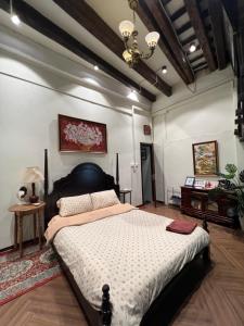 Heart of Quarter Antique Balcony Rice Market