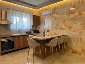 CARISSA SUITES a - 4hvězdičkové hotely ve městě Afantou