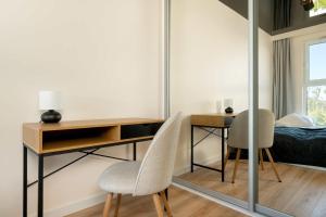 Elegant & Modern Apartment Close to City Centre by Noclegi Renters