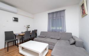 2 Bedroom Cozy Home In Pula 