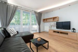 Spacious Two-Bedroom Apartment with 2 Parking Spaces by Noclegi Renters