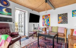3 Bedroom Cozy Home In Store Fuglede