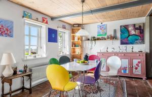 3 Bedroom Cozy Home In Store Fuglede