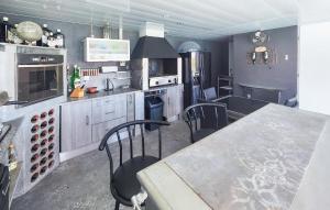 Maisons de vacances Cozy Home In La Redorte : photos des chambres