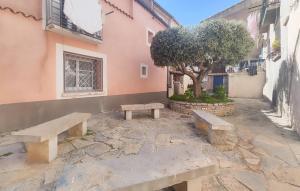 Appartements 1 Bedroom Lovely Apartment In Meze : photos des chambres