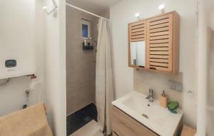 Appartements 1 Bedroom Lovely Apartment In Meze : photos des chambres