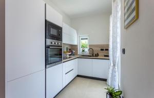 Lovely Home In Valbandon