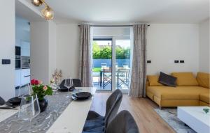 Lovely Home In Valbandon 