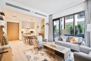 Charming 1BR with Airy Terrace, Pool and Gym Access