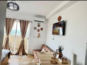 Urban Boho Oasis1 Studio With Balcony