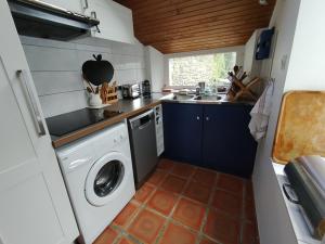 Maisons de vacances Maison de pecheur au calme, 4 pers, proche plage, jardin, Wifi - FR-1-775-24 : photos des chambres