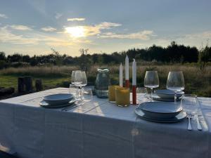 Houses & Hottub - Food Forest Valthe