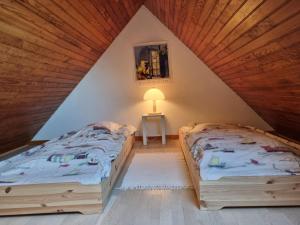 Maisons de vacances Maison de pecheur au calme, 4 pers, proche plage, jardin, Wifi - FR-1-775-24 : photos des chambres