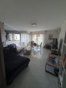 Large 2-room bright sea view near airport - 4hvězdičkové hotely ve městě Nice