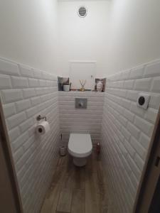 Large 2-room bright sea view near airport