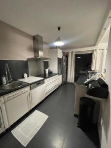 Large 2-room bright sea view near airport