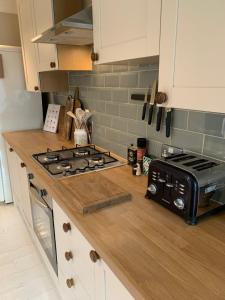 Homely flat just off Leigh Broadway