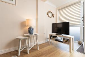 6 Lower Talland Apartments