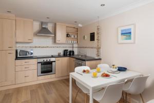 6 Lower Talland Apartments