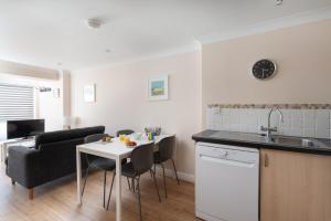 7 Lower Talland Apartments