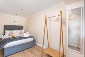 7 Lower Talland Apartments