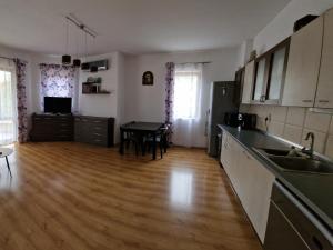 Luxury apartment with Swimming pool , Lovely Garden , BBQ place