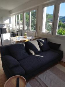 Appartements Coucher de soleil, calme, gros matelas, parking, 2 lits, lave-linge, wifi, netflix : photos des chambres