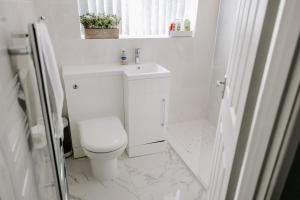 Badger Lane - 3 Bedroom House, parking and garden!