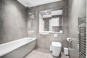 New Luxury 2 Bedroom Apartment - Juliet Balcony - Fast WiFi - Netflix 706SW