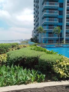 Lovely 1BR w Sunset near Solaire, Okada, Airport