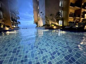 Lovely 1BR w Sunset near Solaire, Okada, Airport