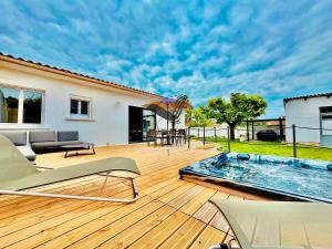 Maisons de vacances La Verrerie - Maison coeur de ville avec jardin : photos des chambres