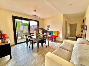 Maisons de vacances La Verrerie - Maison coeur de ville avec jardin : photos des chambres