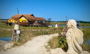 Maisons de vacances La Verrerie - Maison coeur de ville avec jardin : photos des chambres