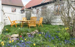 2 Bedroom Cozy Home In Melösa På Öland