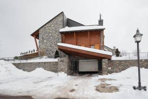 Austen - Chalet by Cardi Suites