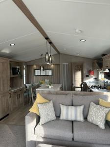 Ally Up - Lodge with Hot Tub