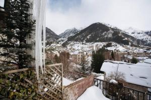 Casa Maite by Cardi Suit