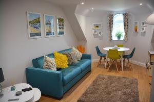 AMORE MARE by BOURNECOAST - Love Sea - A Stylish Apartment Near the Sandy Beaches - FM9651