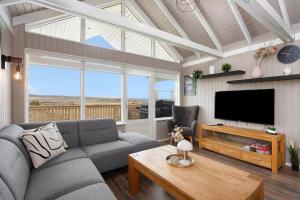 Scenic 3BR Summerhouse w HotTub Near Golden Circle