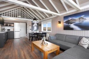 Scenic 3BR Summerhouse w HotTub Near Golden Circle