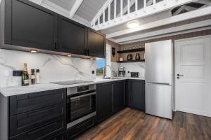 Scenic 3BR Summerhouse w HotTub Near Golden Circle