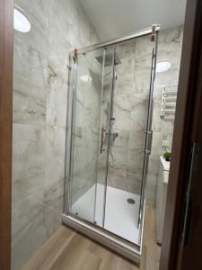 Jora dideli ,patogūs apartamentai