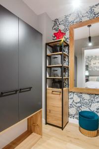 ROSANA BY CARDI SUITES