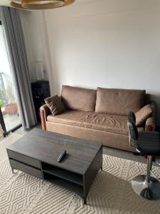 Chic 1BR w Pool, Gym, City Views