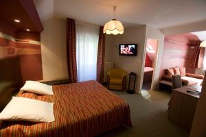 Hotels Logis Hotel Le Central : photos des chambres