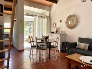 Maisons de vacances Maison 5pers-clim-piscine-wifi : photos des chambres