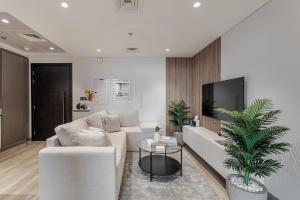 Modern Studio with Pool View & Gym Access